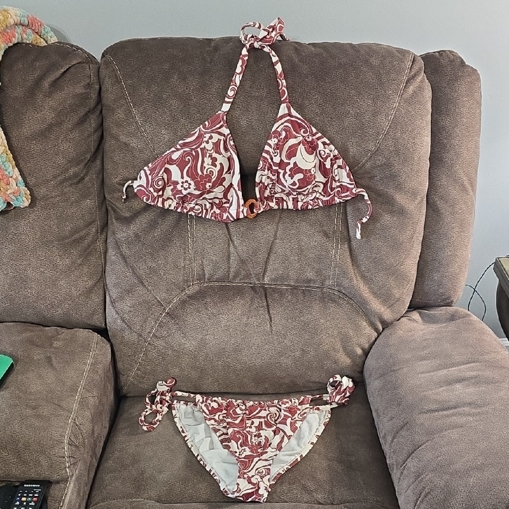 Bergundy And White Patterned Bikini - image 1